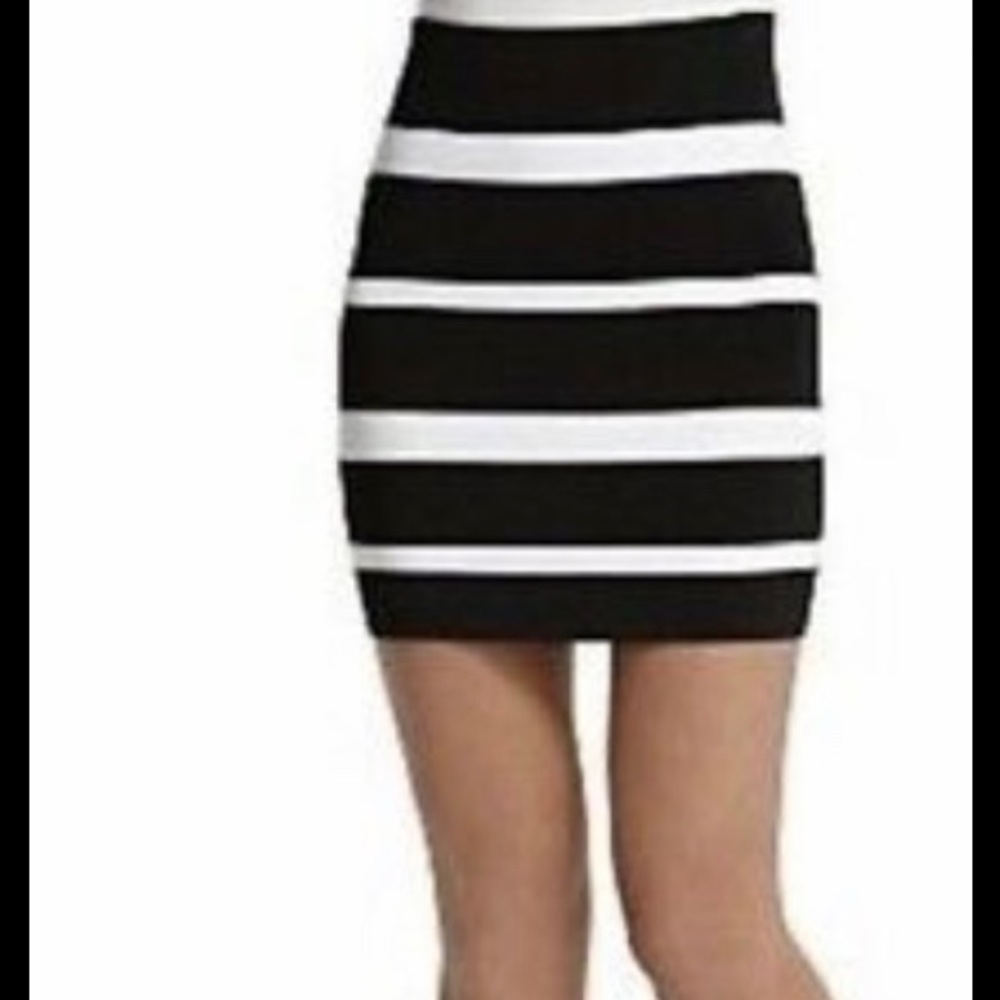 Bcbg black and white mini skirt. Size S